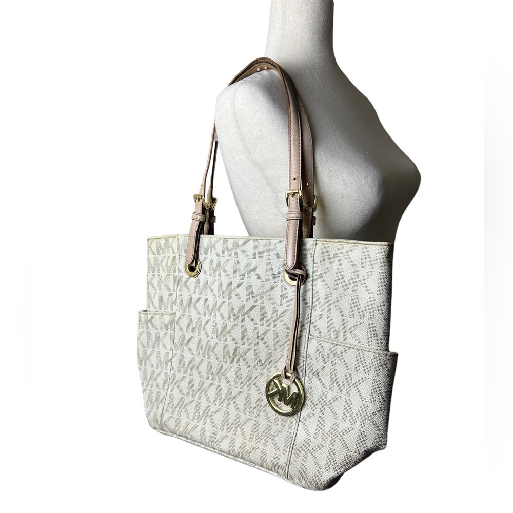 Michael Kors leather tote shoulder purse bag. Beige, light tan, gold hardware.